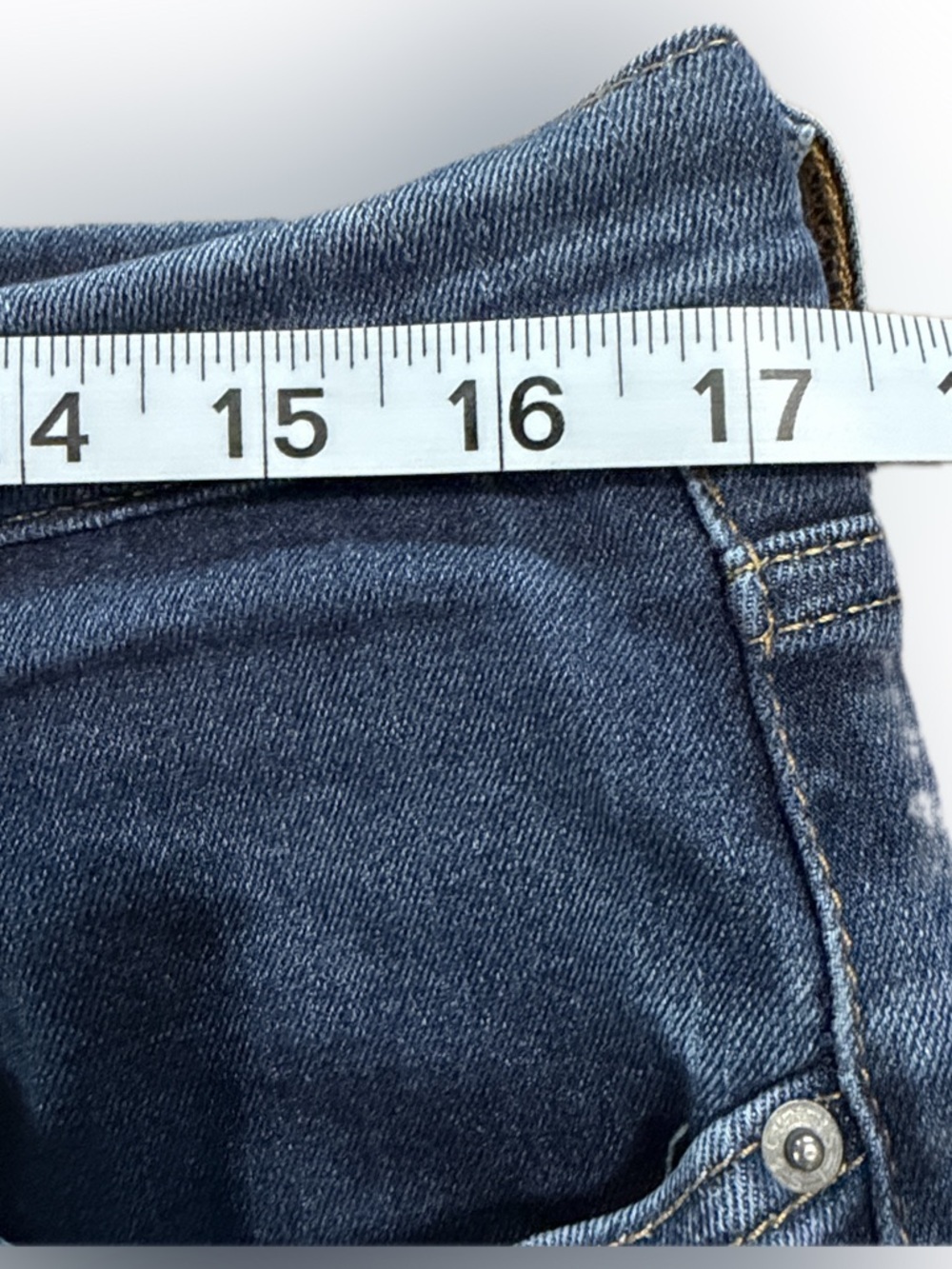 Levi’s 724 High-Rise Women's Jeans in Medium Dark Blue - Picture 5 of 8